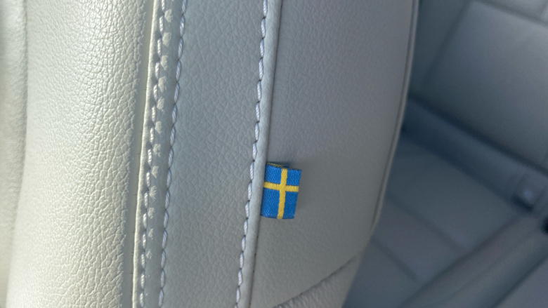 Volvo XC40 2.0 B4P Ultimate Dark 5dr Auto Petrol Estate